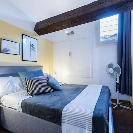 Historic Center Renovated Apartment- Amazing Location-by Likehomeflorence Apartment *