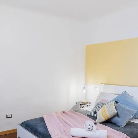 Historic Center Renovated Apartment- Amazing Location-by Likehomeflorence *