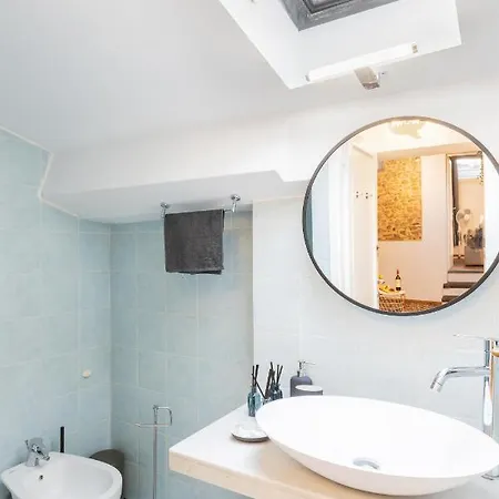 Historic Center Renovated Apartment- Amazing Location-by Likehomeflorence Florence