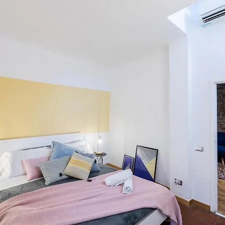 Historic Center Renovated Apartment- Amazing Location-by Likehomeflorence Florence